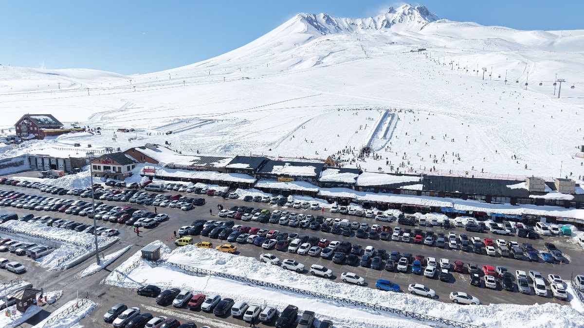 Kayseri Erciyes’te yoğunluk sürüyor