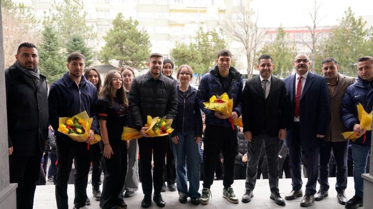 Kayserisporlu oyuncular lise öğrencileriyle buluştu