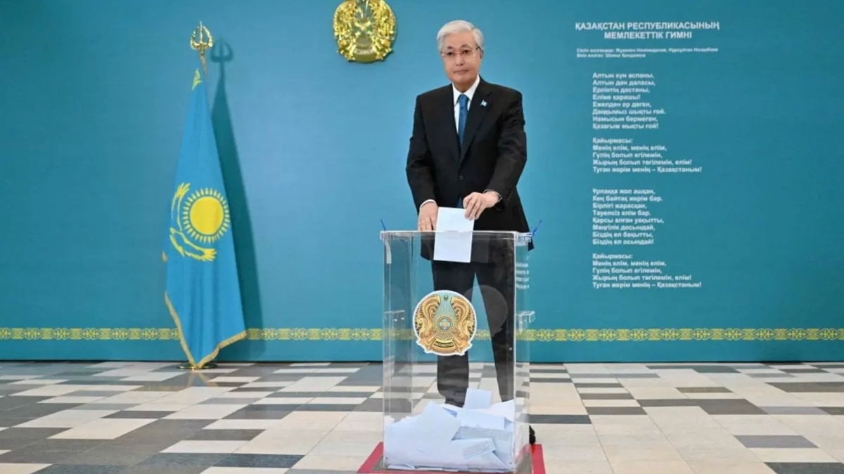 Kazakistan sandık başında anayasayı değiştirdi