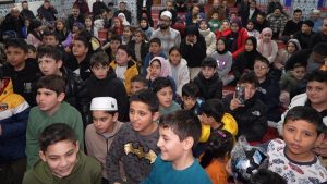 Kırıkkale’de teravihe gelen çocuklar ‘Kabe’de Hacılar’ ilahisini söyledi