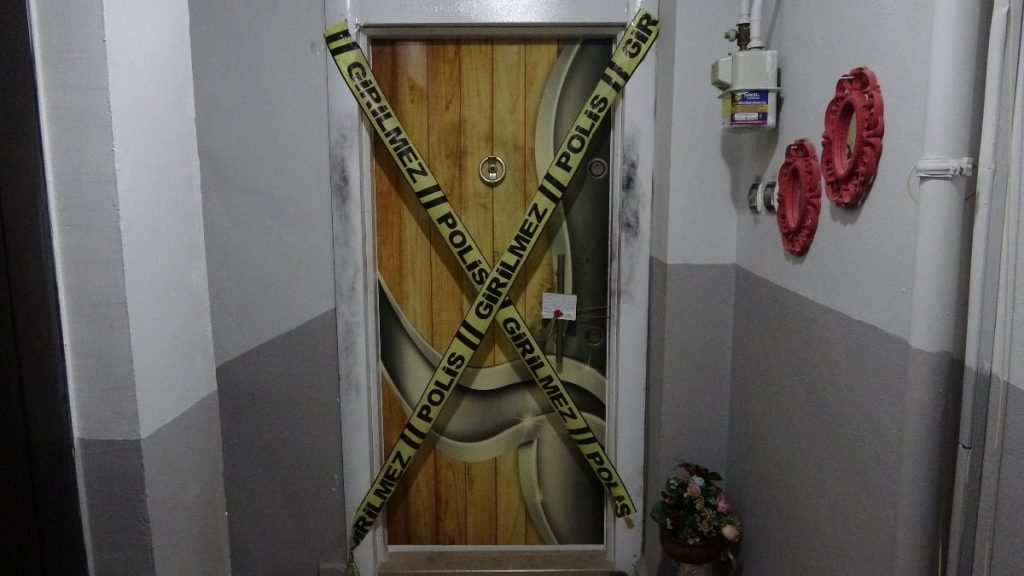 Kocaeli’de evinde boğazı kesilmiş halde bulunan kadının komşuları konuştu