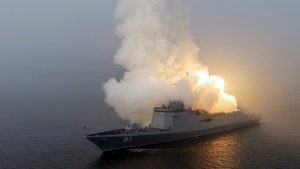 Kuzey Kore, dev savaş gemisinden stratejik füze denemesi gerçekleştirdi