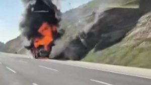 Kuzey Marmara Otoyolu’nda beton pompası alev alev yandı