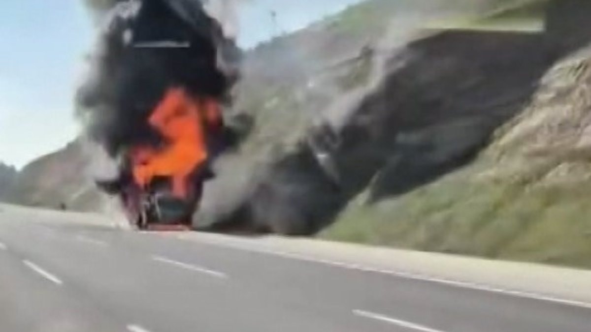 Kuzey Marmara Otoyolu’nda beton pompası alev alev yandı