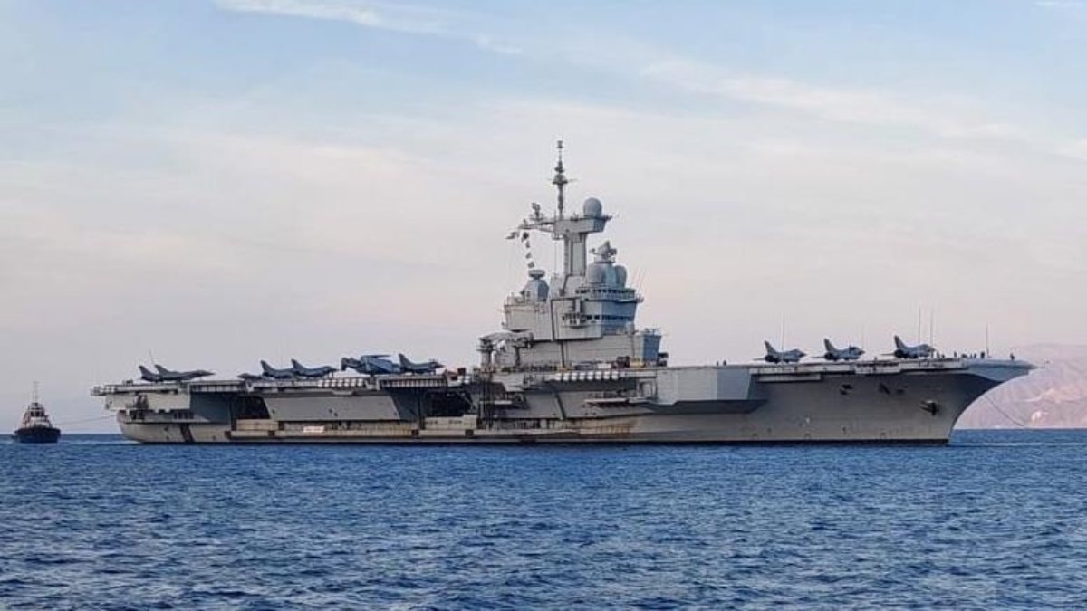 Macron, Charles de Gaulle uçak gemisini Akdeniz’e gönderiyor