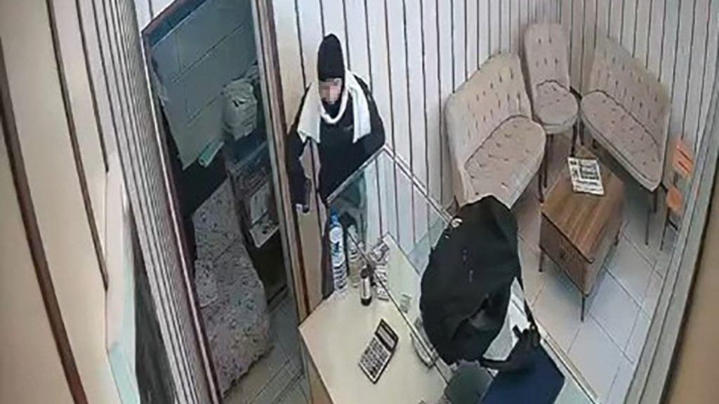 Malatya’da kuyumcu soygunu girişimi kameraya yansıdı