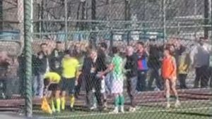 Malatya’da tribünden hakeme scooter atıldı