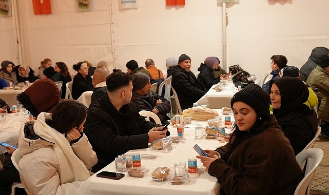 Maltepeliler iftar sofrasında oruçlarını açtı