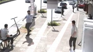 Mersin’de bir esnaf, yardım etmek istediği genç tarafından soyuldu