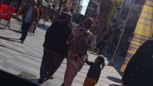 Mersin’de dilencilik yapan şahısların üzerinden 24 bin 577 TL çıktı