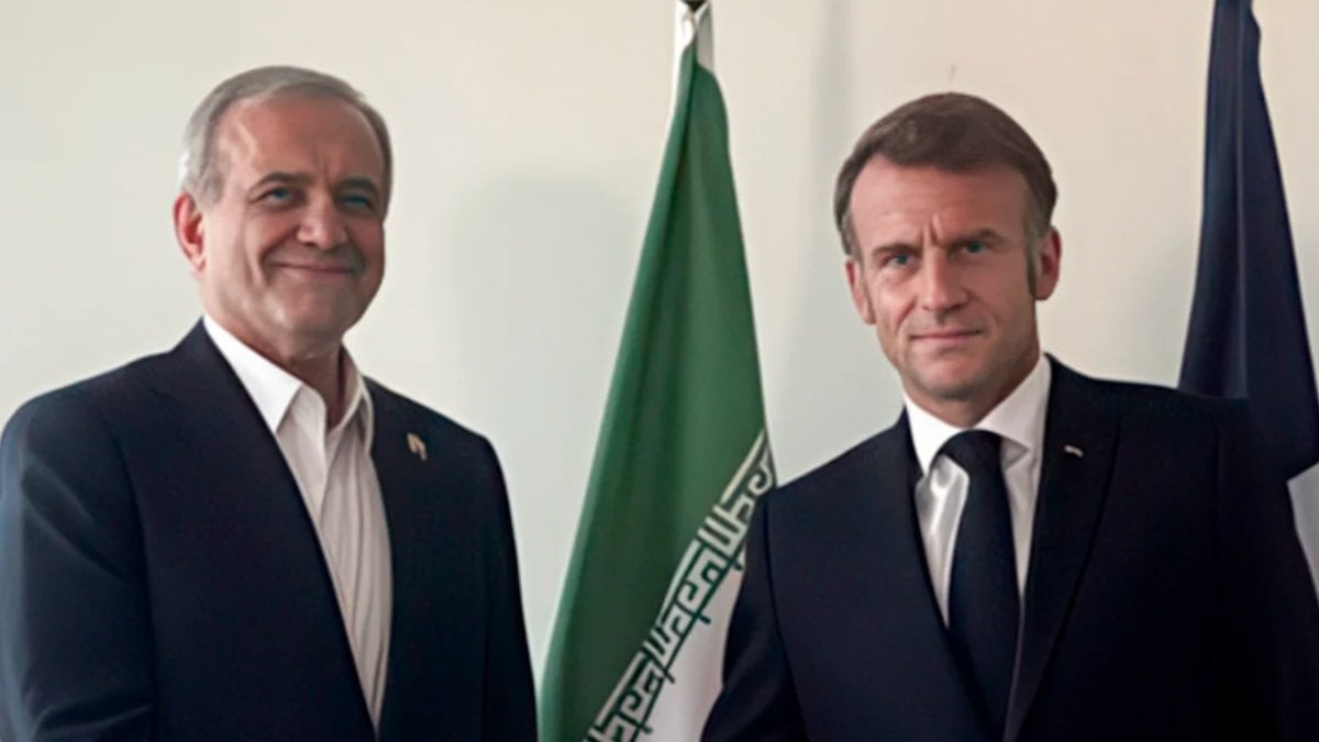 Mesud Pezeşkiyan ile Emmanuel Macron telefonda görüştü