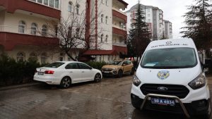 Nevşehir’de eşini bıçaklayıp kaçtı: Niğde’de kaza yapınca yakalandı