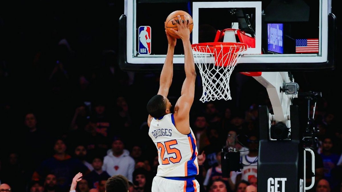 New York Knicks, son çeyrekte 18 sayı geriden gelerek Houston Rockets’ı yendi
