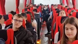 Okullarda ‘Ramazan etkinlikleri’ tartışması alevlendi: Öğrenciler ilahilerle cami yolunda