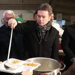 Osmangazi Belediyesi’nin İftar Sofrasında Yüzlerce Kişi Bir Araya Geldi