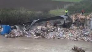 Osmaniye’de tır, Hımıs Çayı’na düştü: Sürücü öldü