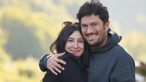 Oyuncu Yasemin Sakallıoğlu’nun evlilik yıl dönümü paylaşımı! Statta kutladılar