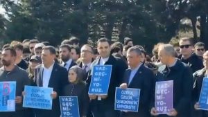 Özgür Özel, Boğaziçi Üniversitesi’nde dikilen akademisyenleri ziyaret etti