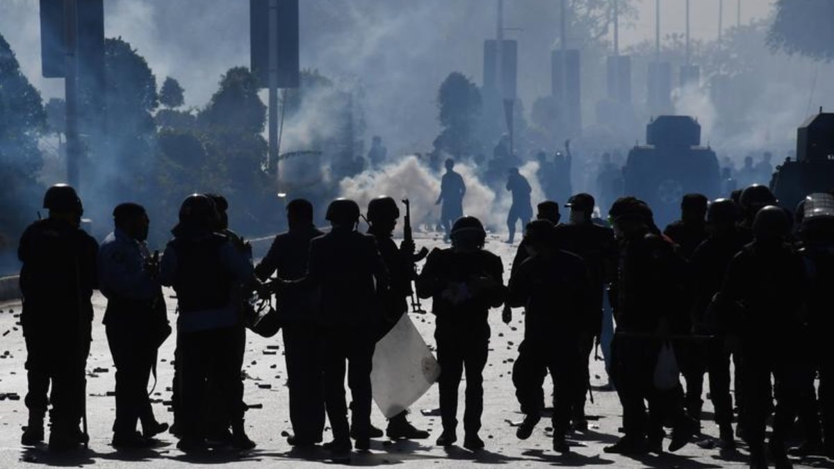 Pakistan’da gösteriler nedeniyle sokağa çıkma yasağı ilan edildi