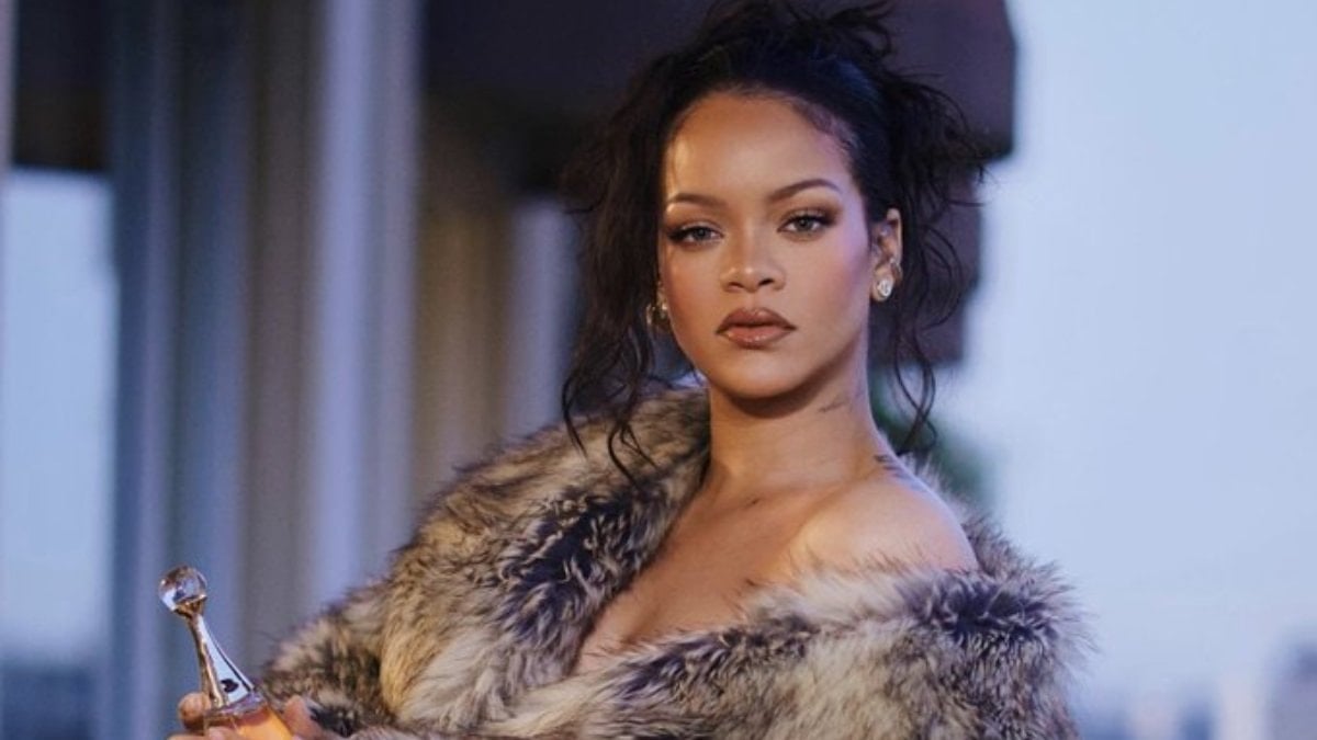 Rihanna’nın evine silahlı saldırı! Evine kurşun yağdırdılar