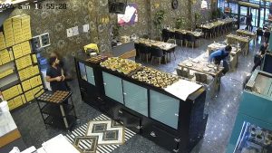 Sakarya’da bir kebapçının tavanı çöktü: Korku dolu anlar kamerada