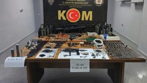 Sakarya’da evden silah imalathanesi çıktı: DEAŞ bağlantılı 2 şüpheli tutuklandı