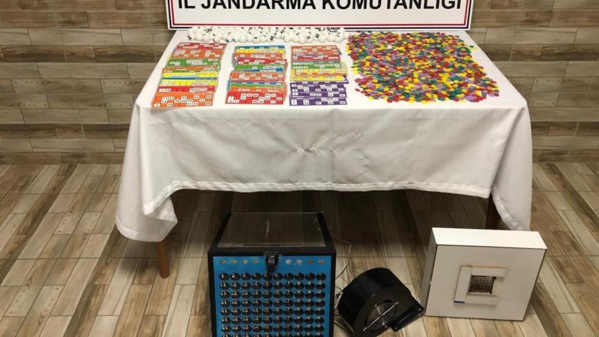 Sakarya’da kumarhaneye çevrilen eve baskın: 49 kişiye rekor ceza