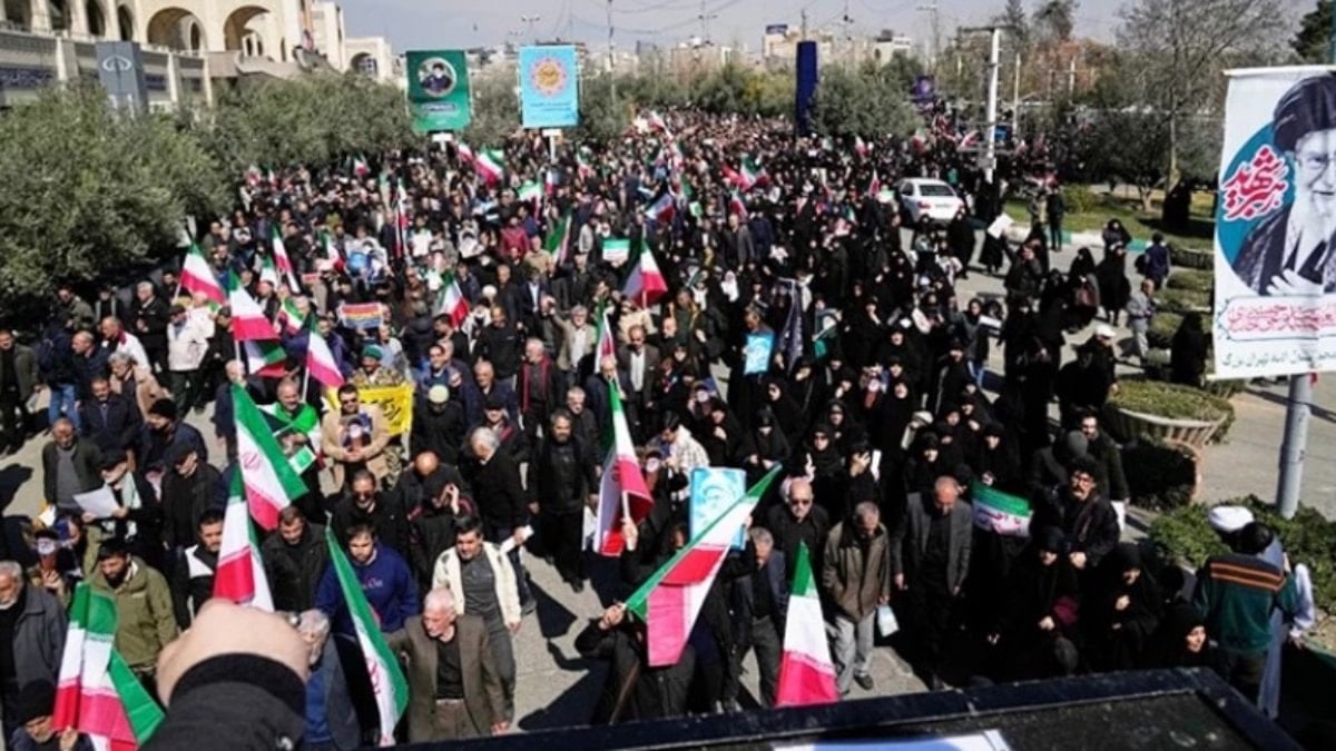 Savaşın gölgesindeki Tahran’da cuma namazı