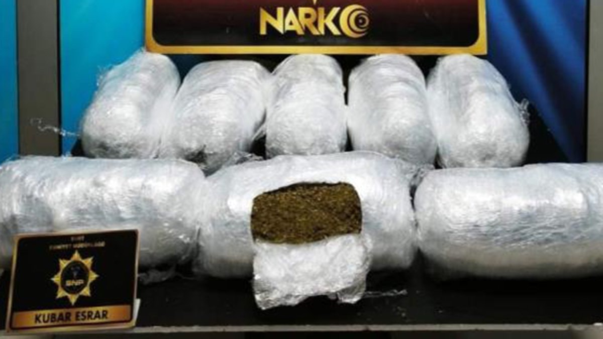 Siirt’te yolcu otobüsünde 9 kilo kubar esrar ele geçirildi