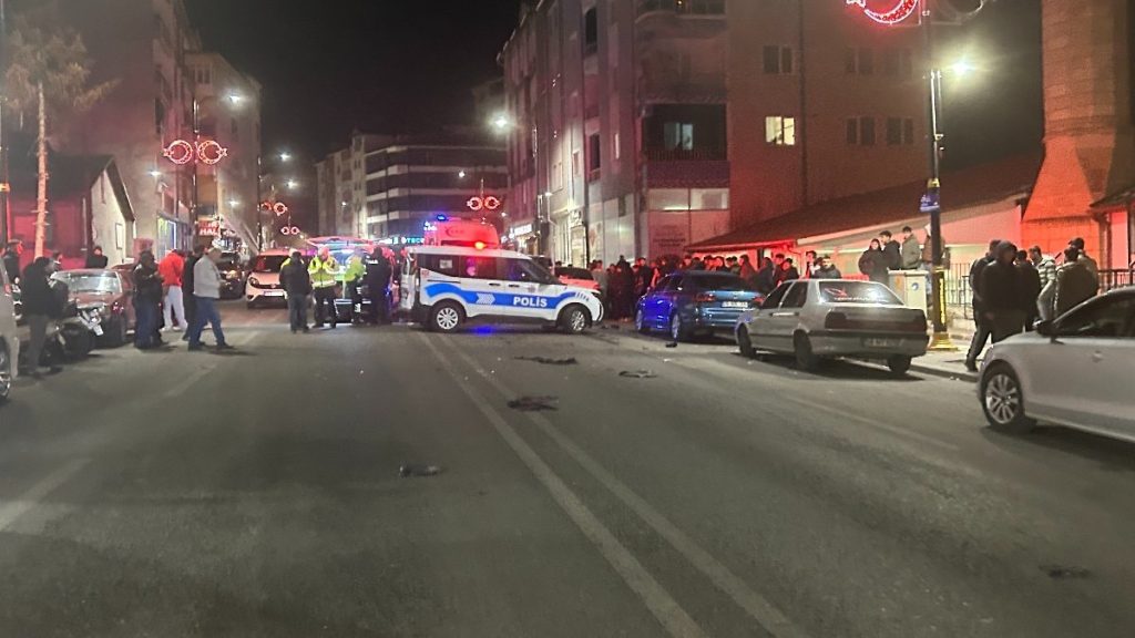 Sivas’ta teravih namazına giden gelin-kaynanaya otomobil çarptı: 1 ölü