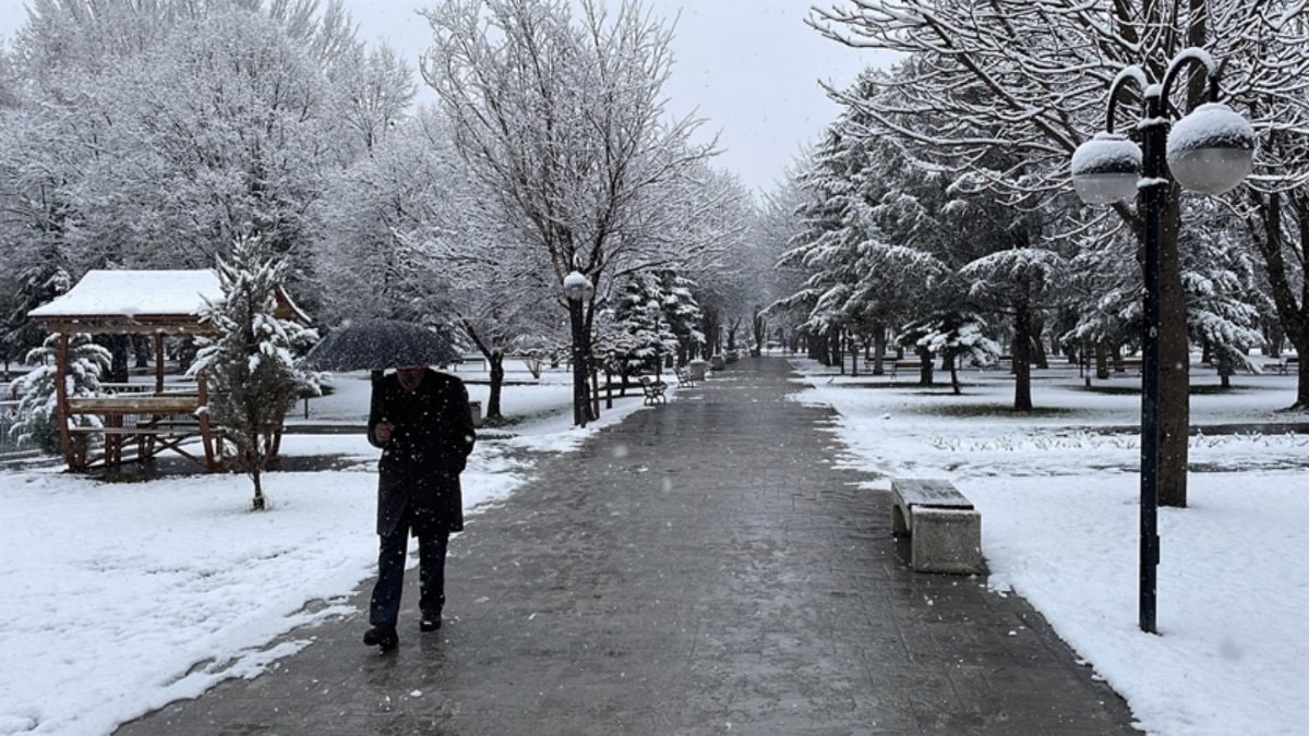 Soğuk hava dalgası Türkiye’yi sarıyor: Sıcaklıklar mevsim normallerinin altında
