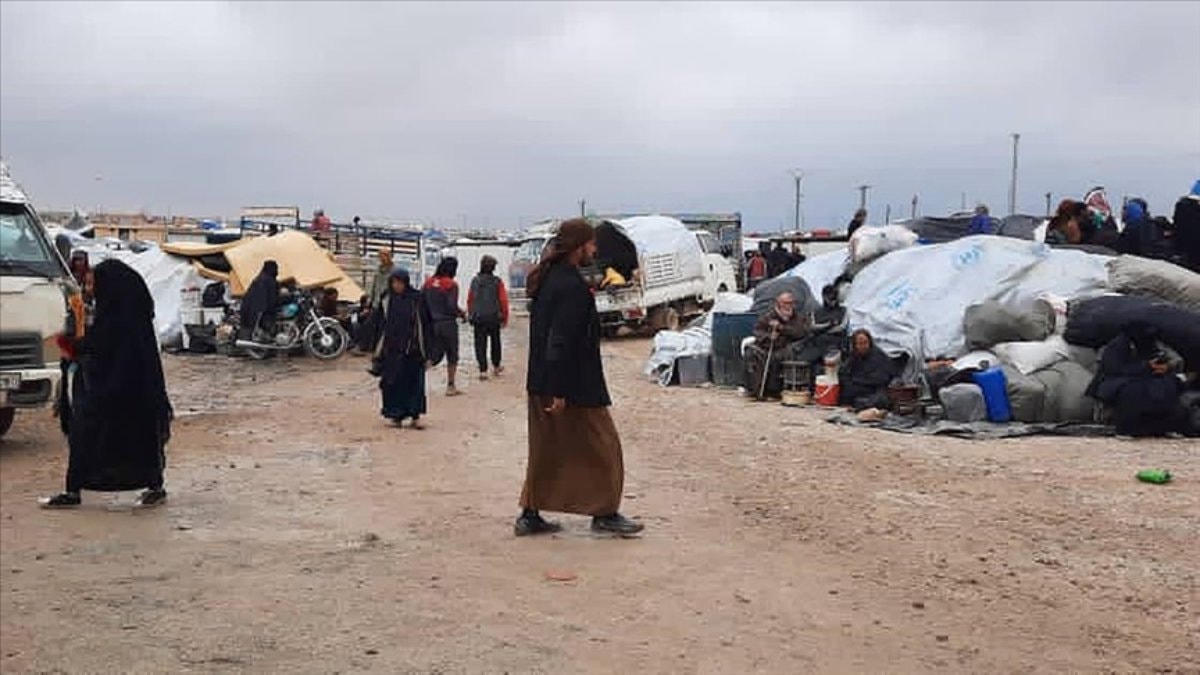 Suriye yönetiminden Hol Kampı kararı: 77 aile Halep kırsalına taşındı