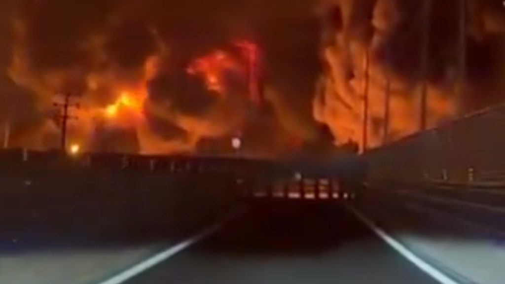 Tahran’da şiddetli patlamalar yaşanıyor