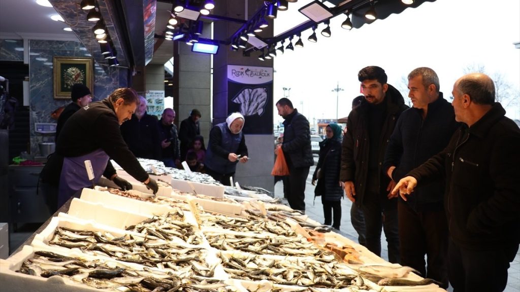 Trabzon’da Ramazan’da balığa olan ilgi devam ediyor