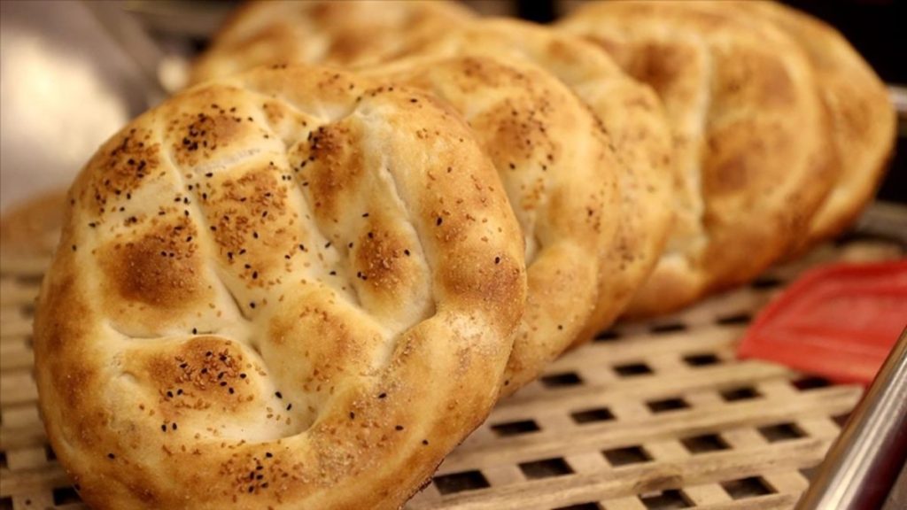 Ustalar, Ramazan pidesini iftara yetiştirmek için yoğun mesai harcıyor