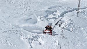 Van’ın İran sınırında 2 metreyi aşan karla mücadele