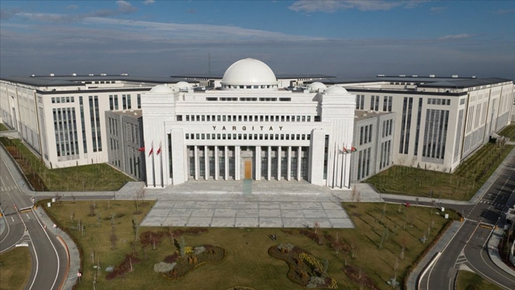 Yargıtay cezayı onadı: Eski çalışanının fotoğrafını paylaşan patrona hapis