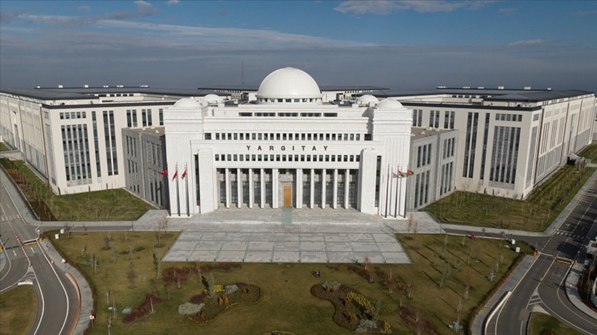 Yargıtay cezayı onadı: Eski çalışanının fotoğrafını paylaşan patrona hapis