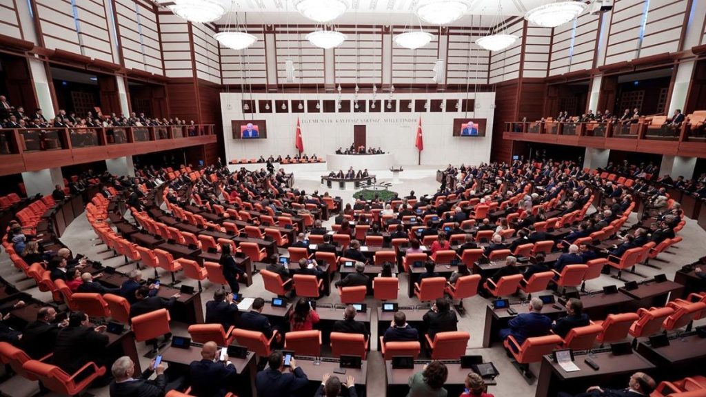 Yeni düzenleme yolda: LGBT’yi övene ceza geliyor