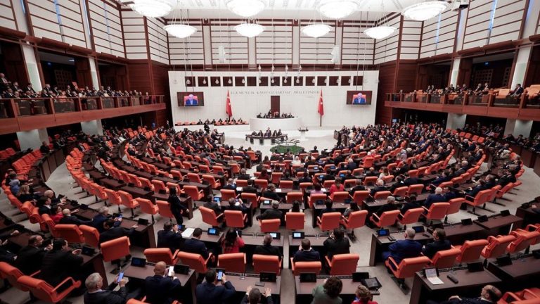 Yeni düzenleme yolda: LGBT’yi övene ceza geliyor