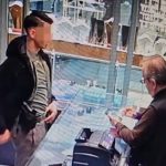 Zonguldak’ta jandarma olduğunu söyleyen şahıs silahını göstererek altın ayırtıp kaçtı