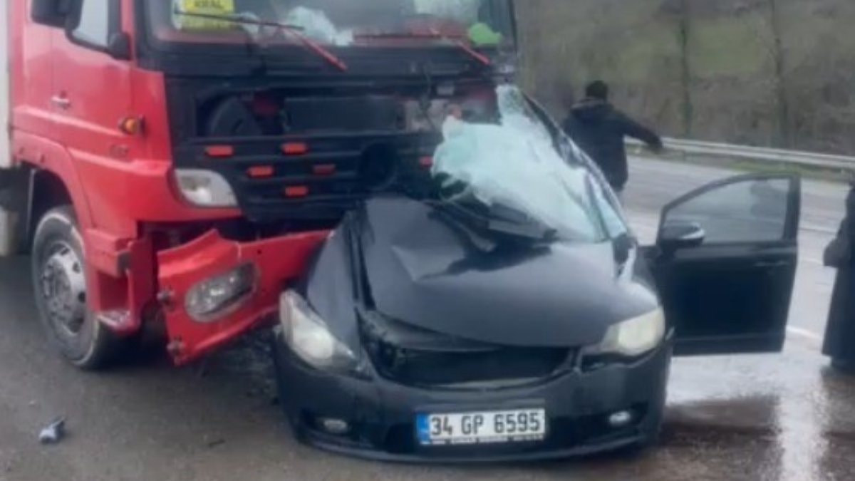 Zonguldak’ta kamyona çarpan polis komiseri ağır yaralandı