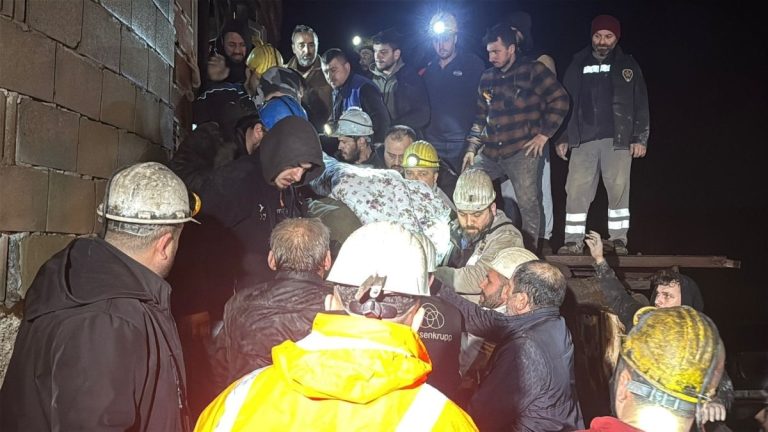 Zonguldak’ta maden ocağında meydana gelen göçükte 2 işçi hayatını kaybetti
