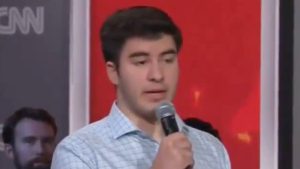 ABD’li genç isyan etti: Dünyanın öbür ucundaki bir savaşın bana faydası ne