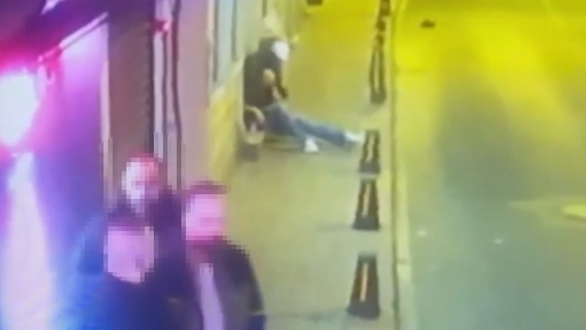 Beyoğlu’nda uyuyan kişinin telefonunu çalan zanlı suçüstü yakalandı