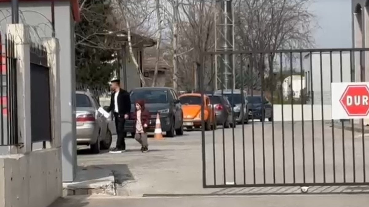 Bursa’da alıkonulduğu yerden kurtarılan çocuk annesiyle buluştu