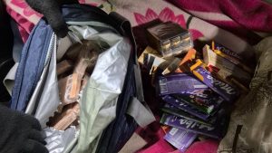 Edirne’de sınır kapısında çikolata dolu çantadan 220 bin euro çıktı