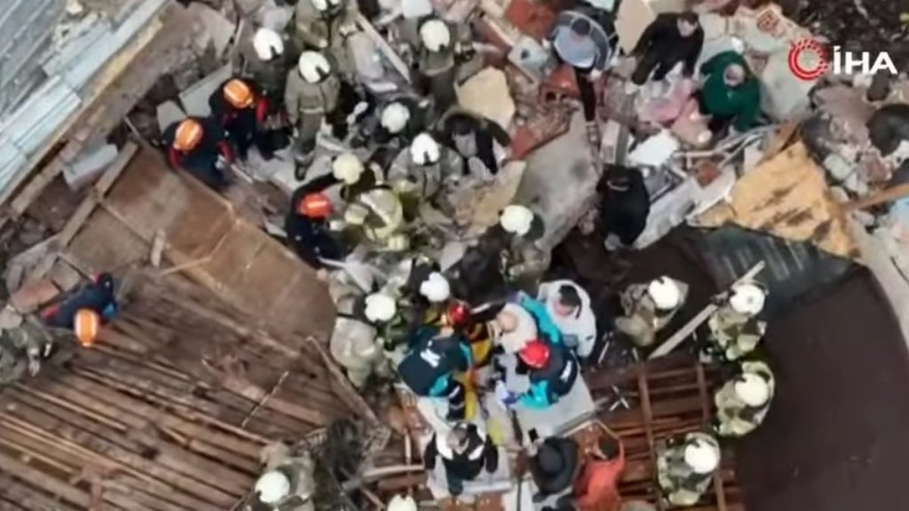 Fatih’te çöken binaya ilişkin İstanbul Valiliği’nden açıklama geldi