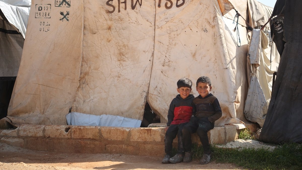 İdlib’de çadırlarda bayram: Yerinden edilmiş siviller zorlu yaşam koşullarıyla mücadele ediyor