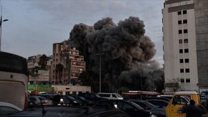 İran: Elektrik santrallerimize saldırı olursa bölgedeki enerji altyapılarını vururuz